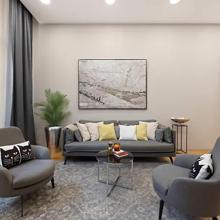 Moody Velvet Art Loft, Steps From Great Synagogue! Apartament *