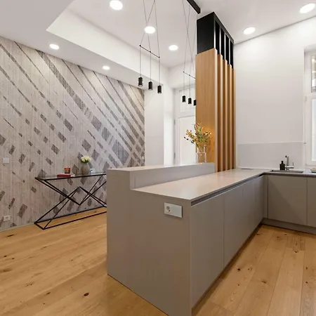 Moody Velvet Art Loft, Steps From Great Synagogue! Apartament *