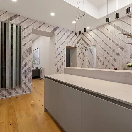 Apartament Moody Velvet Art Loft, Steps From Great Synagogue! Budapesta