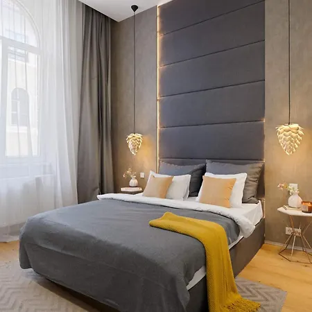 Moody Velvet Art Loft, Steps From Great Synagogue! *