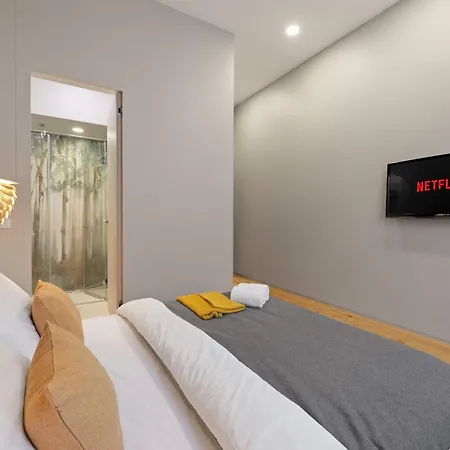 Moody Velvet Art Loft, Steps From Great Synagogue! Apartament *
