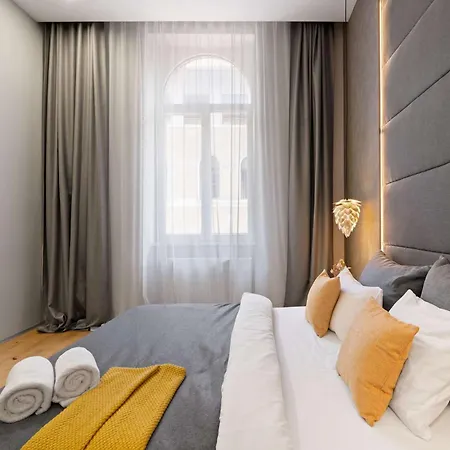 Apartament Moody Velvet Art Loft, Steps From Great Synagogue! *