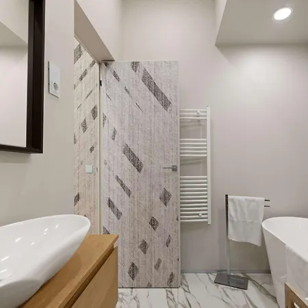 Apartament Moody Velvet Art Loft, Steps From Great Synagogue!