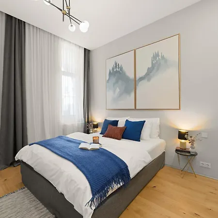 Moody Velvet Art Loft, Steps From Great Synagogue! *