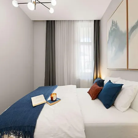 Moody Velvet Art Loft, Steps From Great Synagogue! *