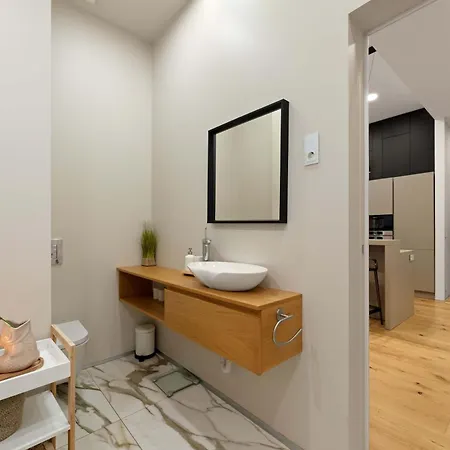 Moody Velvet Art Loft, Steps From Great Synagogue! * Budapesta