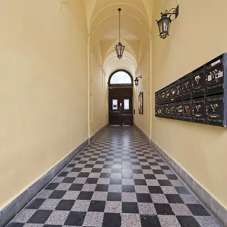 Moody Velvet Art Loft, Steps From Great Synagogue! Apartament *