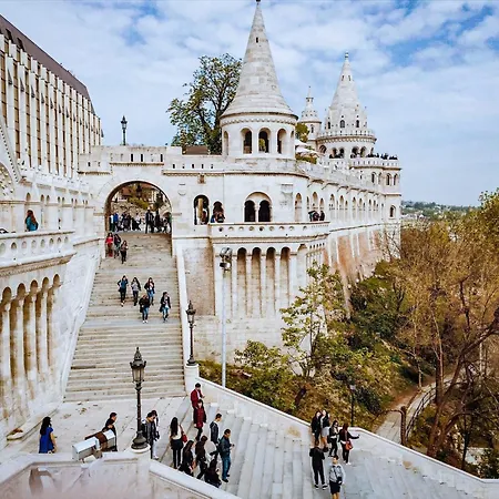 Moody Velvet Art Loft, Steps From Great Synagogue! * Budapesta