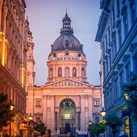 Apartament Moody Velvet Art Loft, Steps From Great Synagogue! *