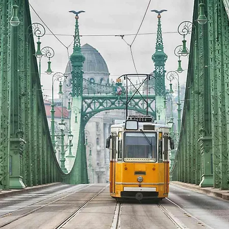 Moody Velvet Art Loft, Steps From Great Synagogue! * Budapesta